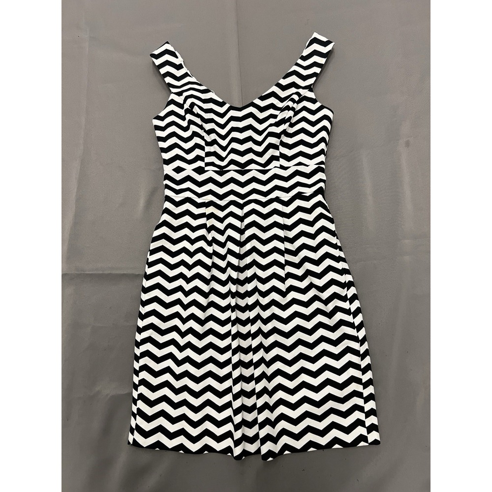 White House Black Market White Black Chevron Pleated Short Dress Women's Sz 00